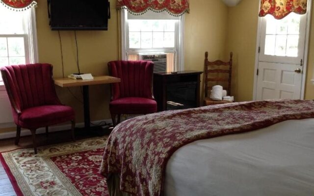 HideAway Country Inn