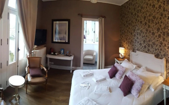 Castel Bayeux Guesthouse