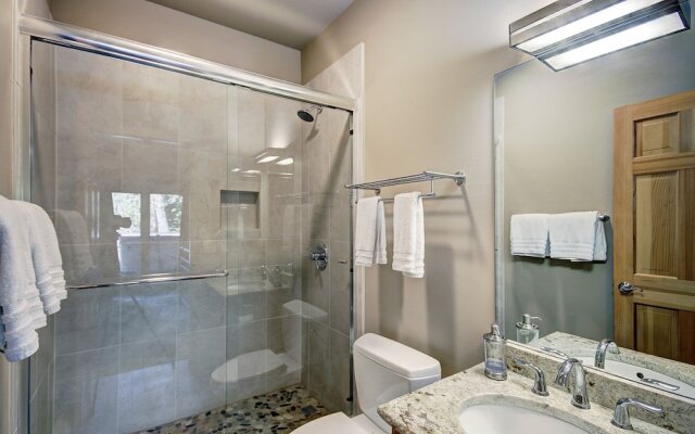 Tall Pines Lodge 4 Bedroom Townhouse by RedAwning