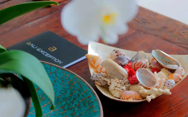 Elegant Private Villa, 3 BR, Seminyak With Staff