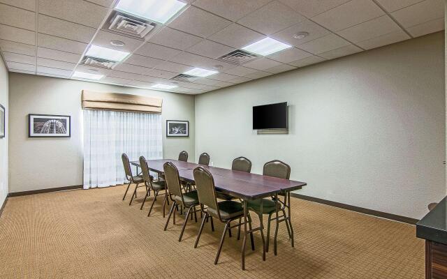Sleep Inn & Suites West-Near Medical Center