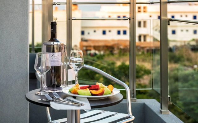 Pollis Hotel