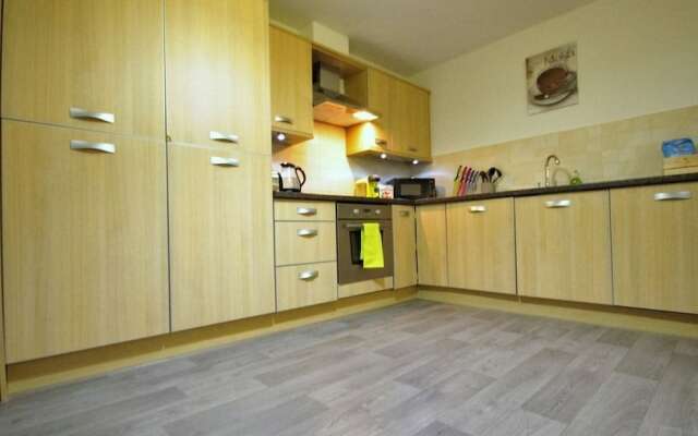 Kings Court Apartment