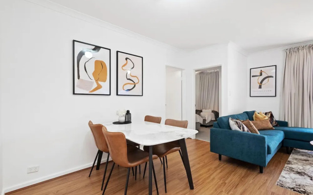 Perfect Location 2BR 1bth - Beckenham
