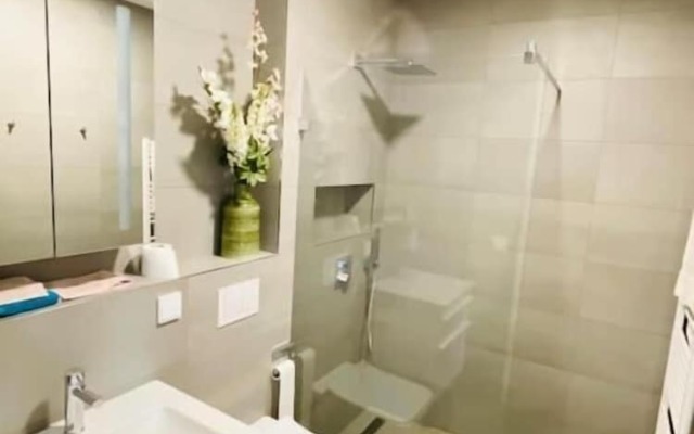 Lux Green Flat in Center-Parking&Terrace