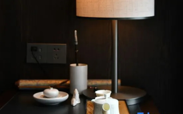 QIANNA HOTEL GLORIOUS (Xinyang Railway Station Shihe District)