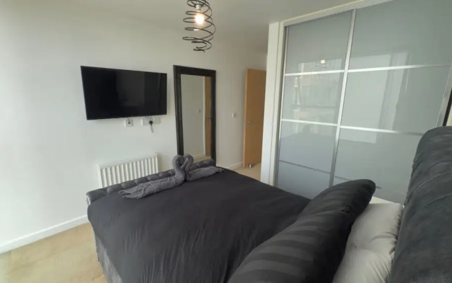 Central M K 2-bedroom Apartment, Sleeps 4, Parking