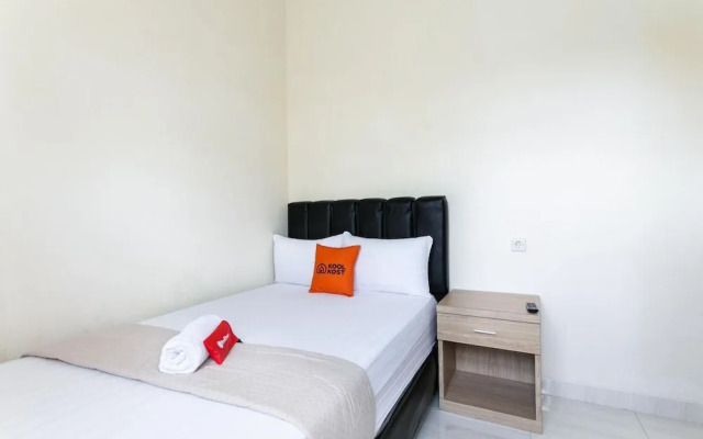 RedDoorz Syariah near Purwosari Train Station