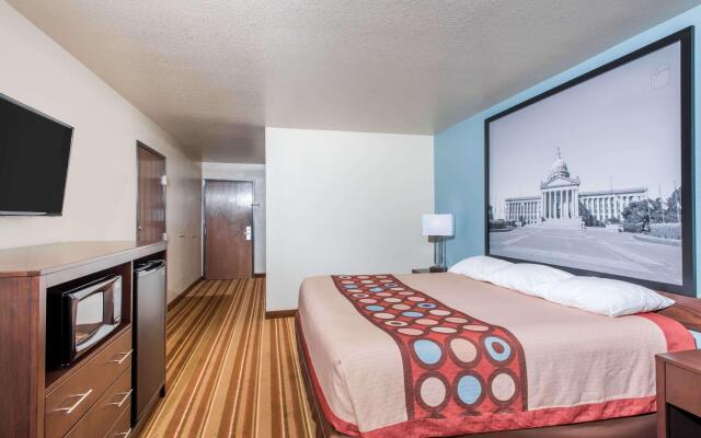 Super 8 by Wyndham Claremore OK