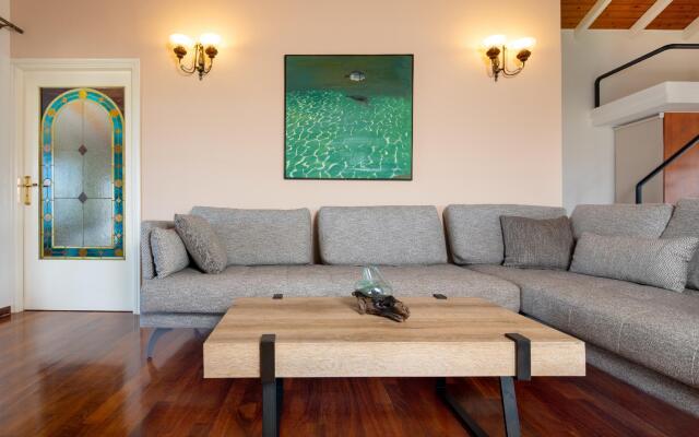 Villa Elihrisos-a 225sqm villa/private heated pool