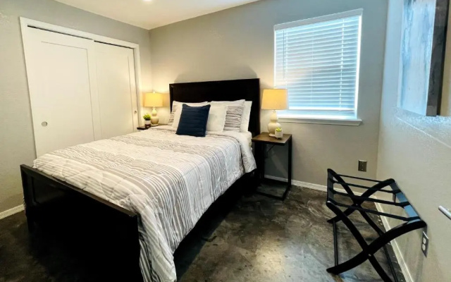 Evie's Campus-close 2 bedroom luxury