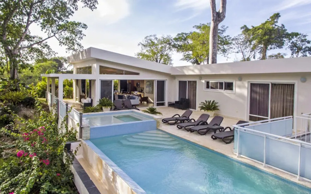 4 Master Suite Villa in Casa Linda