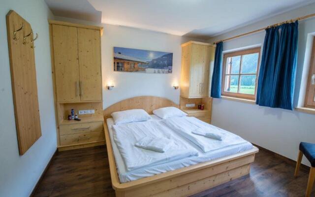 Cozy Chalet with 4 Bathrooms near Königsleiten