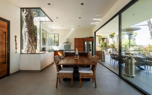 Casa con amplia terraza y jacuzzi