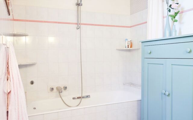 Lovely Villa in La Coquille with Swimming Pool