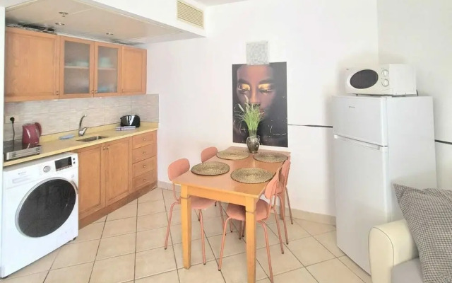 SHaYaSH apartments Leonardo Bat-Yam