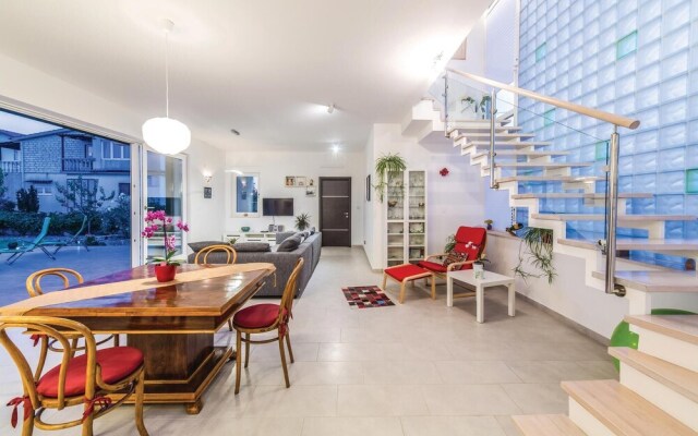 Stunning Home in Kastel Stafilic With Wifi and 3 Bedrooms