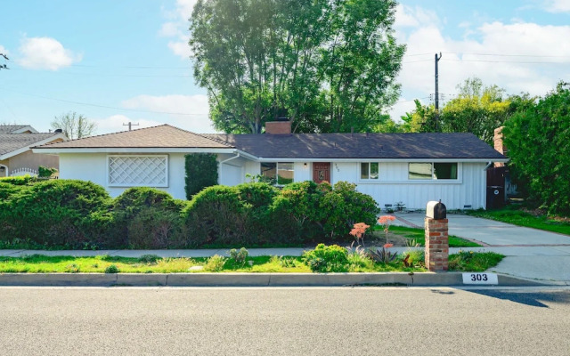 Cozy Family Retreat With Fireplace Spacious Yard