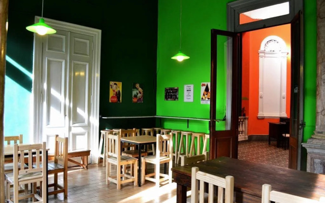 Retro Art Hostel
