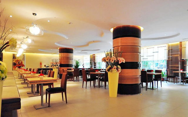 Poly Hotel