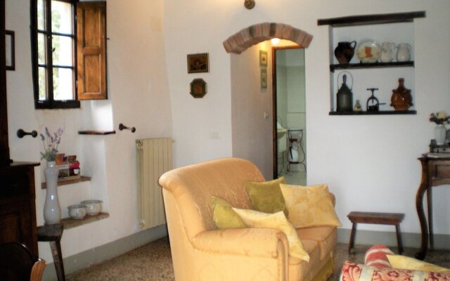 Farmhouse in Cortona With Pool