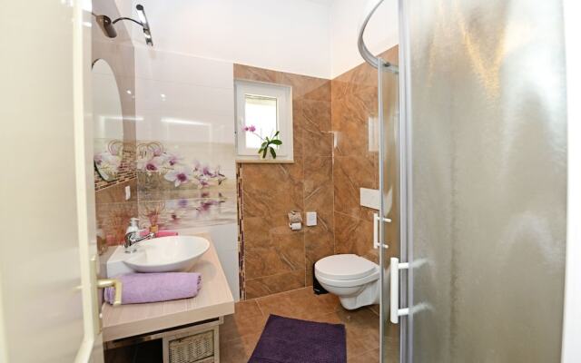 Modern Holiday Home in Buici With Swimming Pool