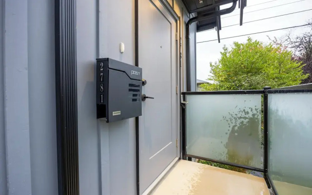 Sunny 1BR Detached Suite