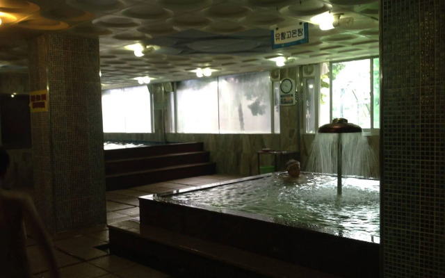 U Castle Hotel