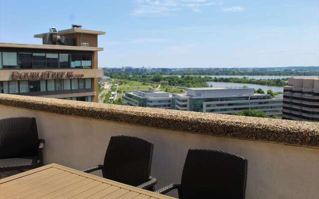 DoubleTree by Hilton Washington DC - Crystal City