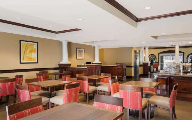 Comfort Suites Near University