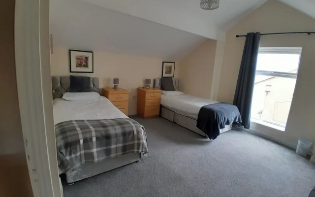 Blackpool - 2-beds - Sleeps 5 - Pet Friendly