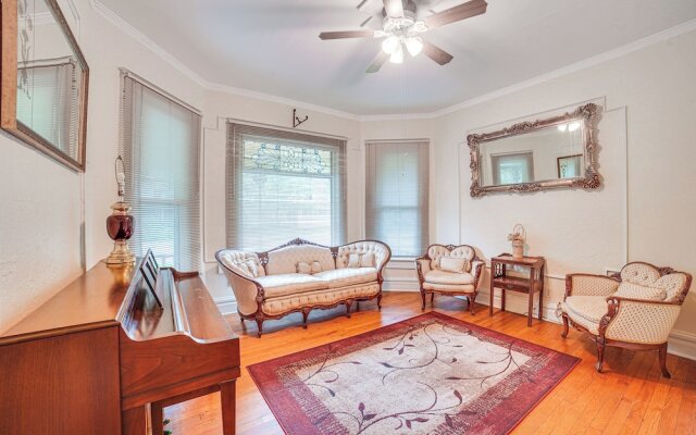 Charming Champaign Victorian w/ Deck!