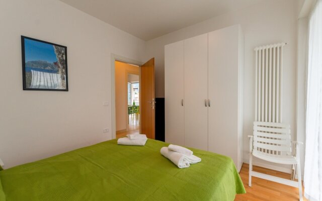 Torbole Relax, Pool & Balcony Apartment 2