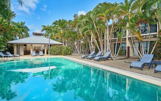 Trinity Beach Club Holiday Apartments