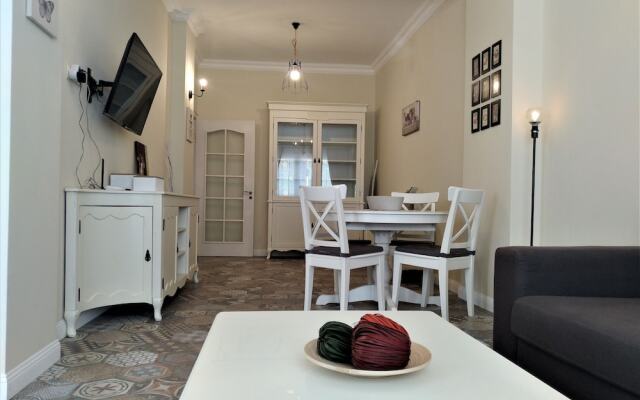 Baratero City Corner Apartment