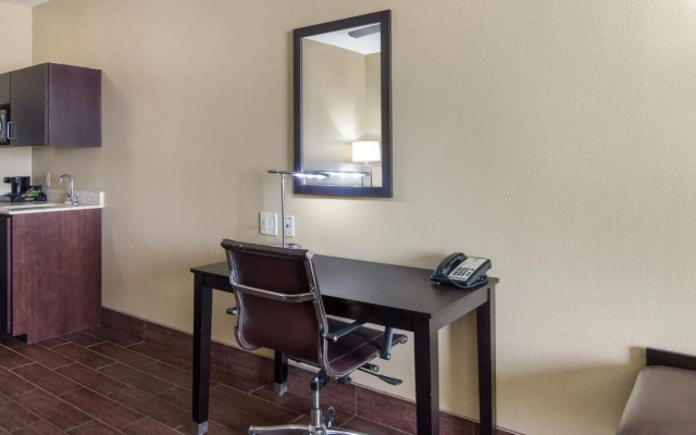 Comfort Suites Odessa near University