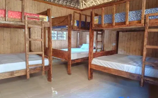 Sawa Sawa Beach Hotel & Backpackers