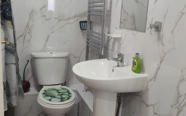 Apartment - Sleeps 5 - Parking - Station Close