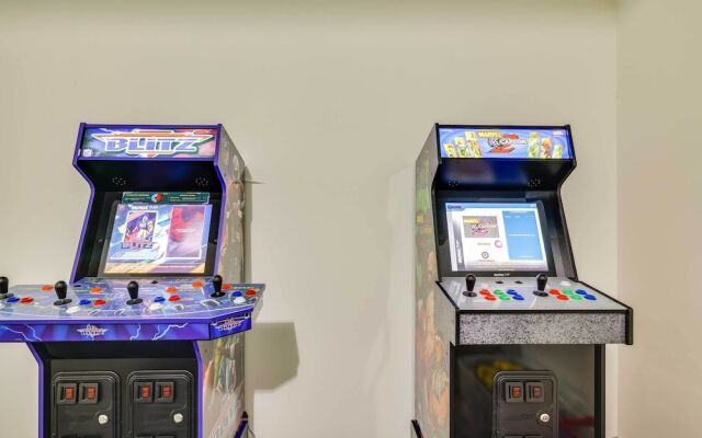 3 Mi to Kalahari: Pocono Summit Home w/ Pool Table