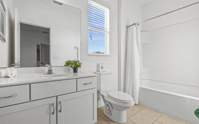 UpstaySpaciousHomePoolHotTubSleeps27