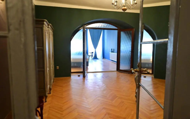 Lovely 2 bedroom apartment in historic city center
