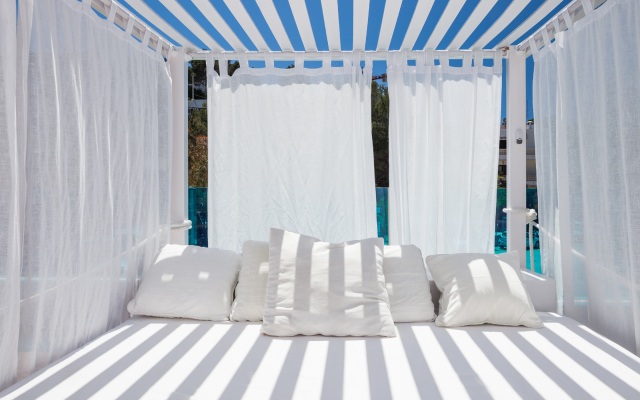 Aparthotel Puerto Cala Vadella