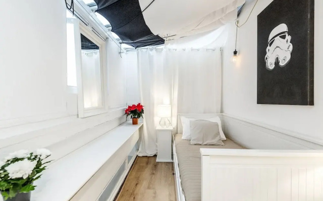 Dashing Duplex Bond Apartment WOOD