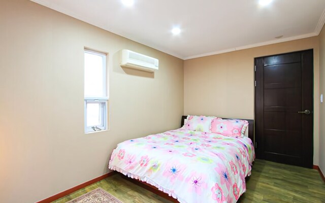 Goseong Hwapoli Pension