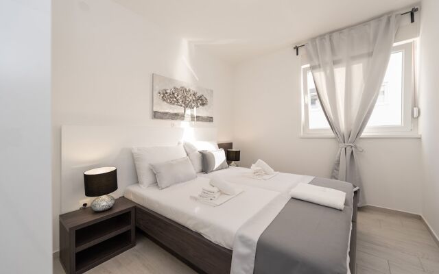 Apartments & Rooms Pool Villas Maris B