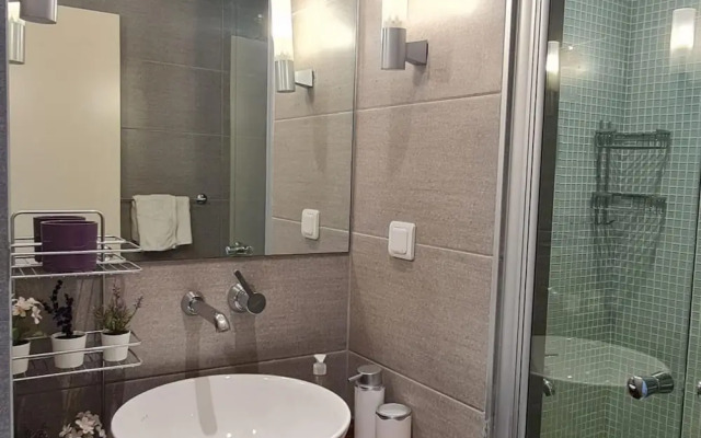 Amazing Flat w Shared Pool Near Beach in Milas