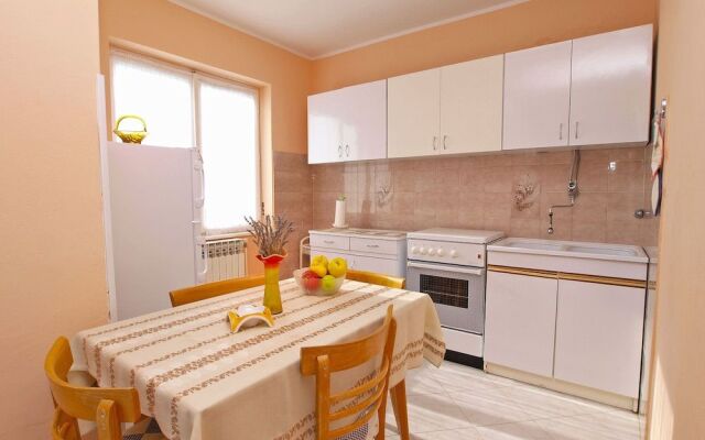 Apartment 757