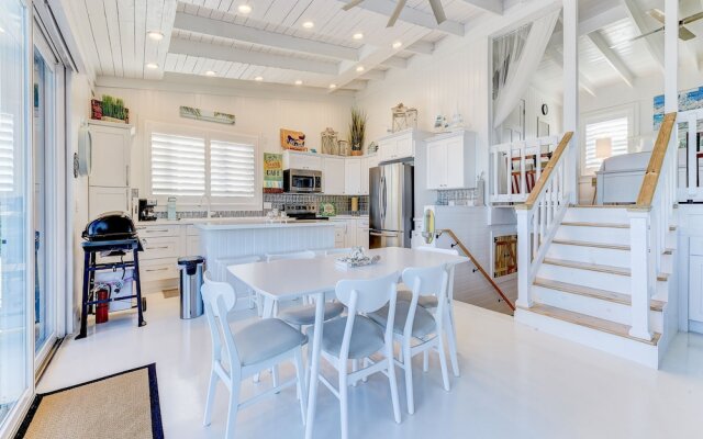 Romantic Beach House by Vtrips