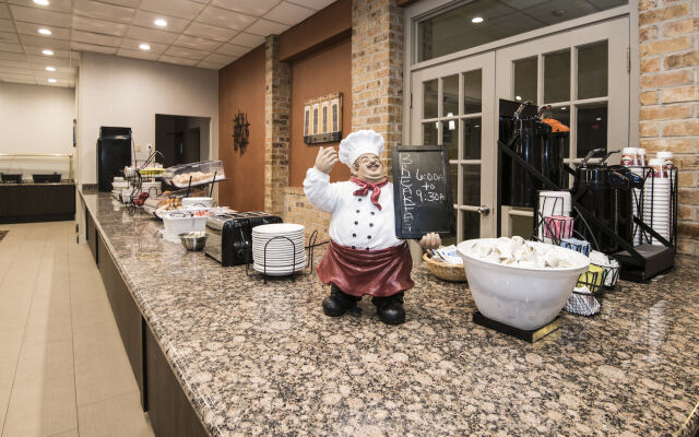 Rodeway Inn & Suites and Conference Center