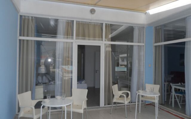 Seafront Studios & Apartments
